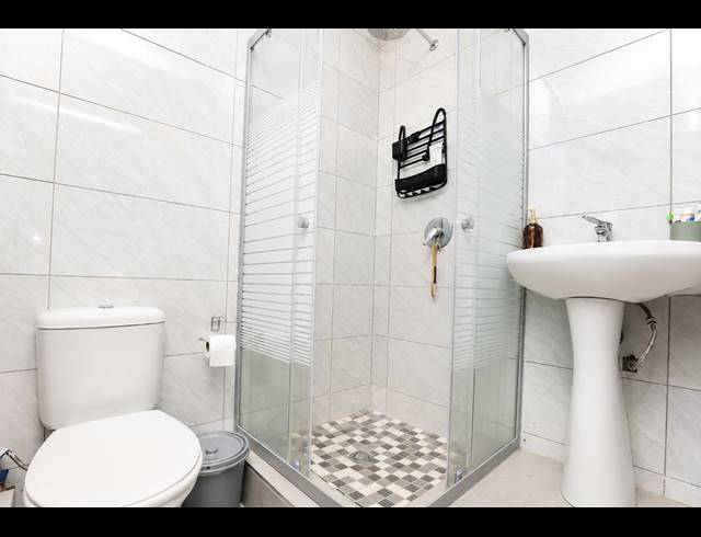 2 BEDROOM APARTMENT FOR SALE IN ESSENWOOD